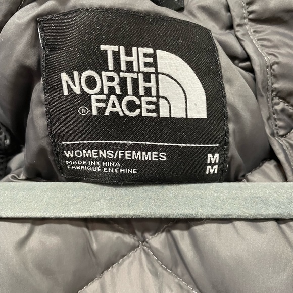 The North Face, quilted capelet, grey, size M, EUC - Picture 3 of 6